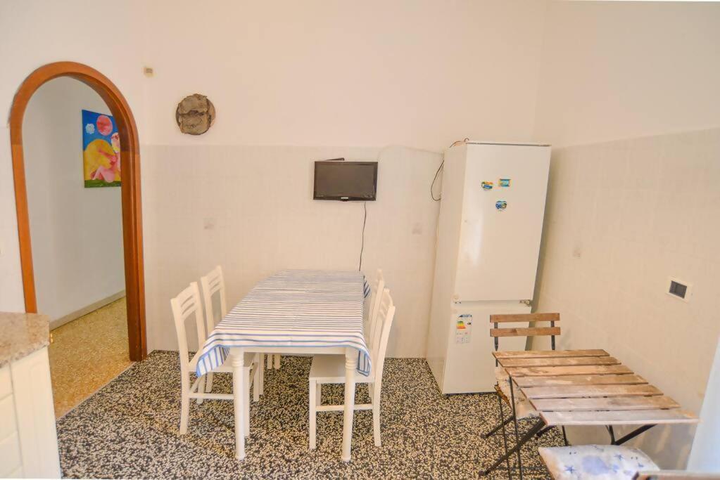 Apartamento Larte Al Mare Vicino Spiaggia Con Ac E Wifi Savona Exterior foto